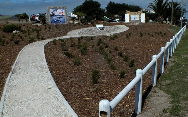 Gansbaai Dorpsingang word verfraai 2